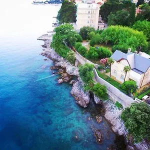  Apartment By The Sea